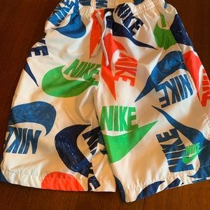 Boys Nike shorts, size L (10/12)
